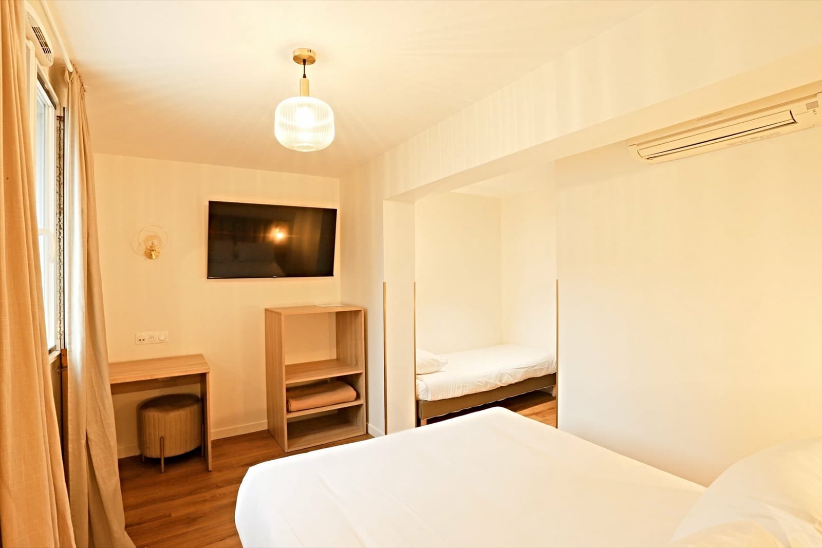 Chambre triple avec lit double et lit simple